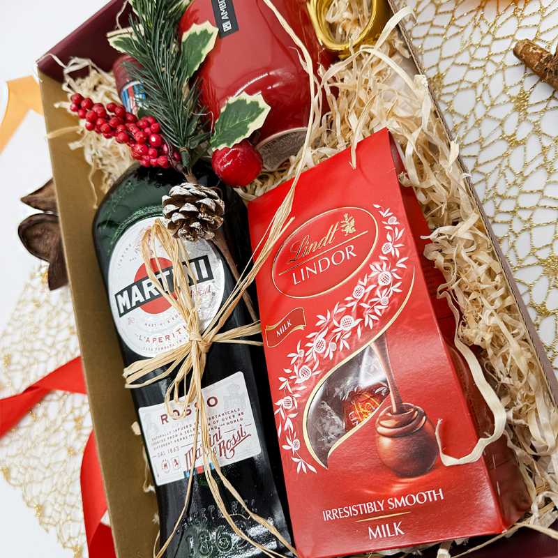 Elegancki zestaw świąteczny z alkoholem i słodyczami – Martini Rosso i praliny Lindt