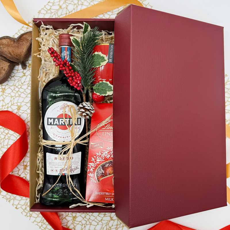 Czerwony kubek Ambition z eleganckim złotym uchem w zestawie prezentowym