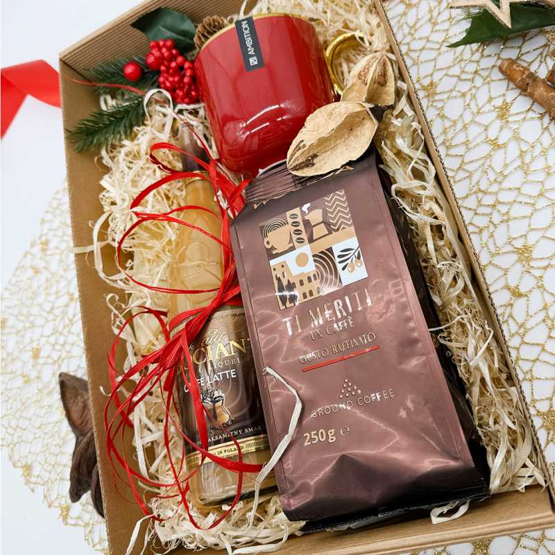 Świąteczny zestaw kawowy z likierem i mieloną kawą