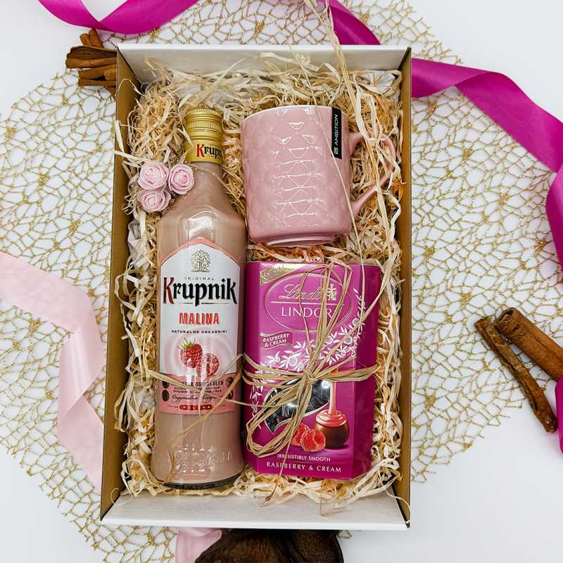 Elegancki różowy zestaw prezentowy z alkoholem i czekoladkami