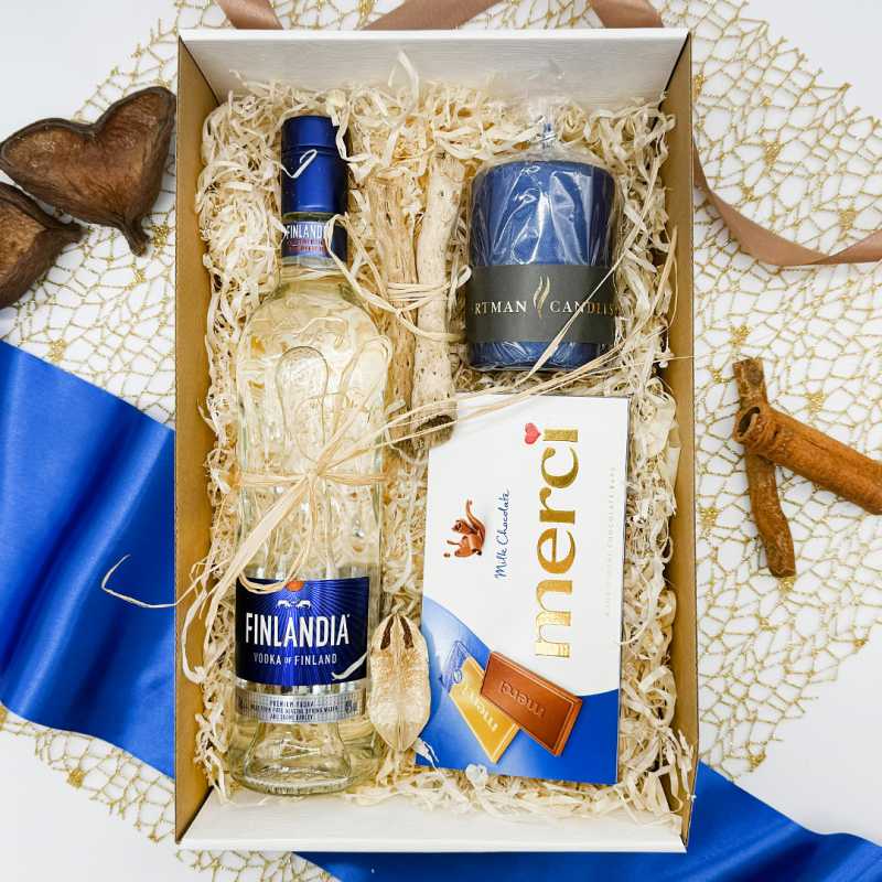 Smile Blue Premium Box – zestaw prezentowy z Finlandią, świecą i czekoladkami Merci