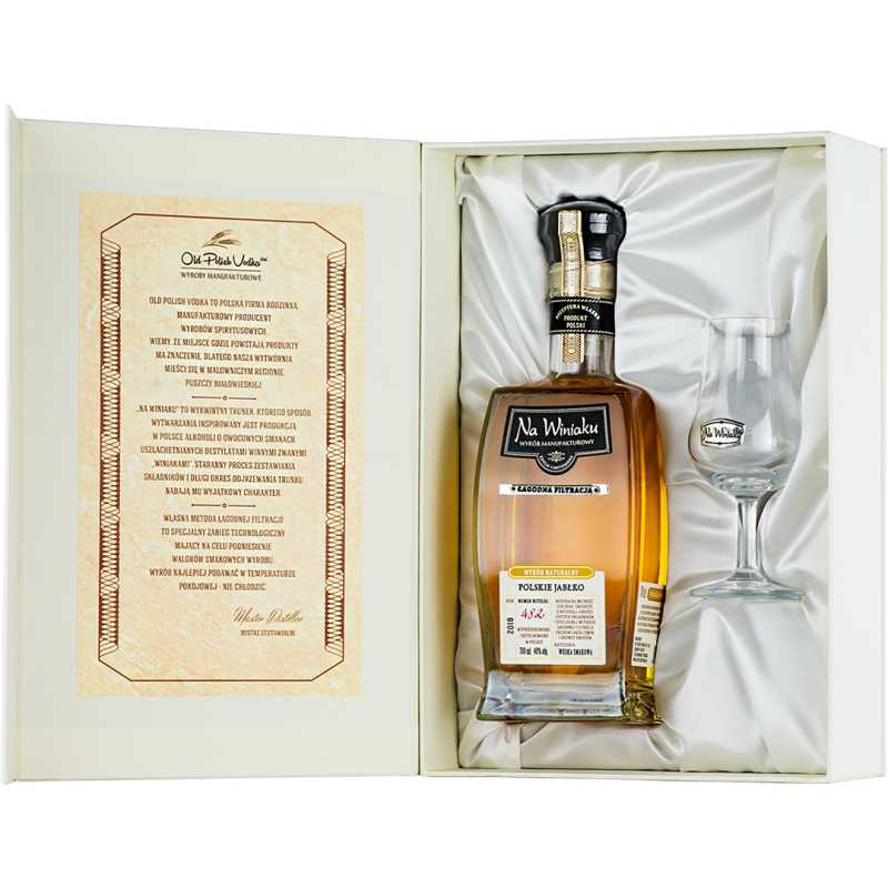 Jabłko Na Winiaku Wódka 0,7L 40% + kieliszek 2.jpg